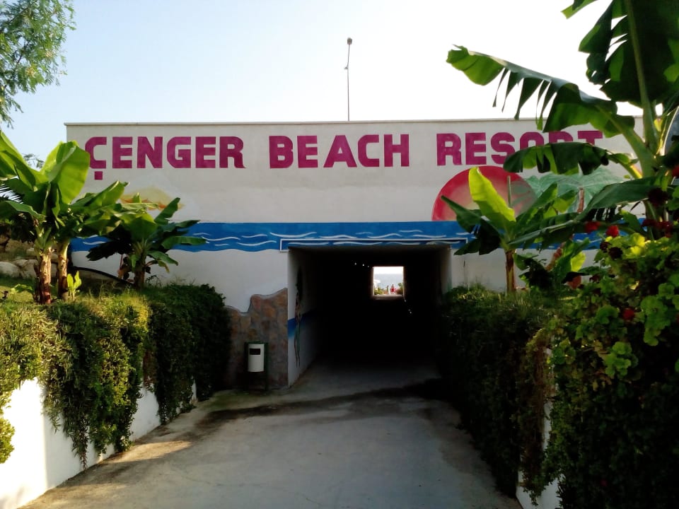 Podchod na plaž Cenger Beach Resort & Spa