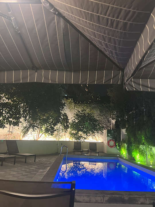 Pool H10 Metropolitan 4* Sup