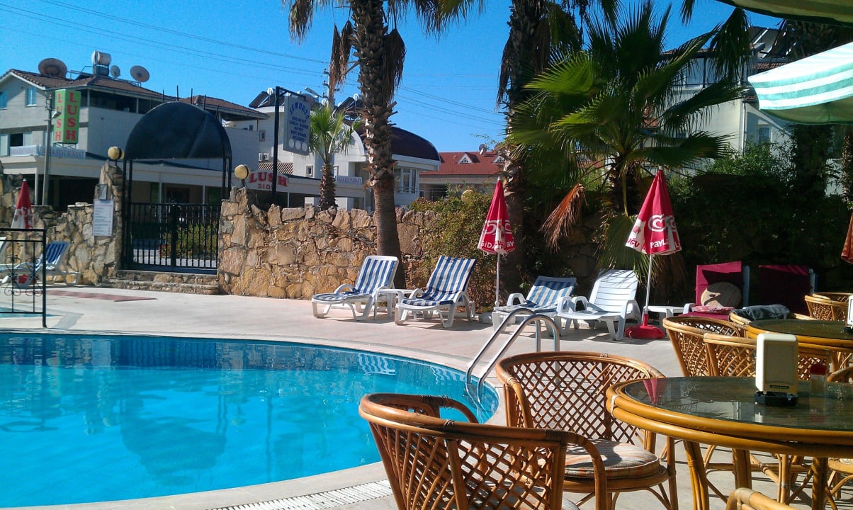 Poolbereich Semoris Hotel