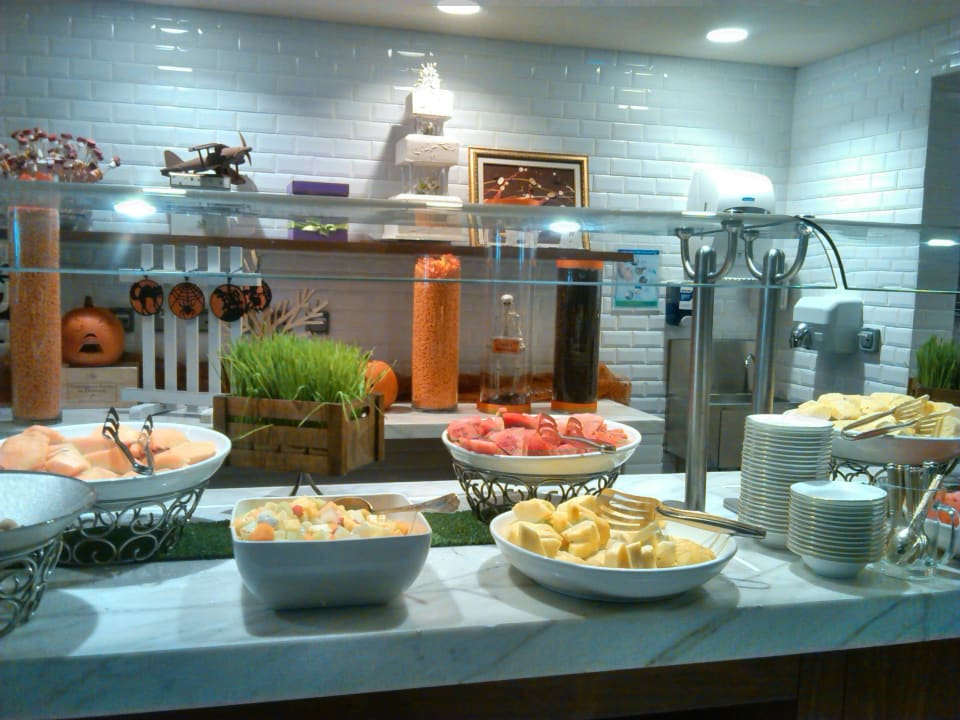 Buffet  The Ritz-Carlton Abu Dhabi Grand Canal