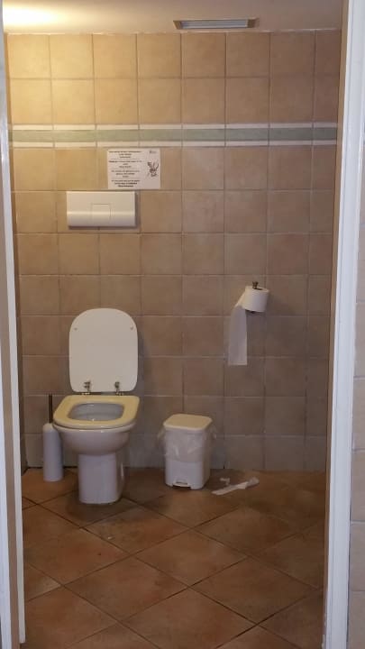 Öffentliche Toiletten im All In Bereich  alltoura Club Hotel Porto Angeli Beach Resort