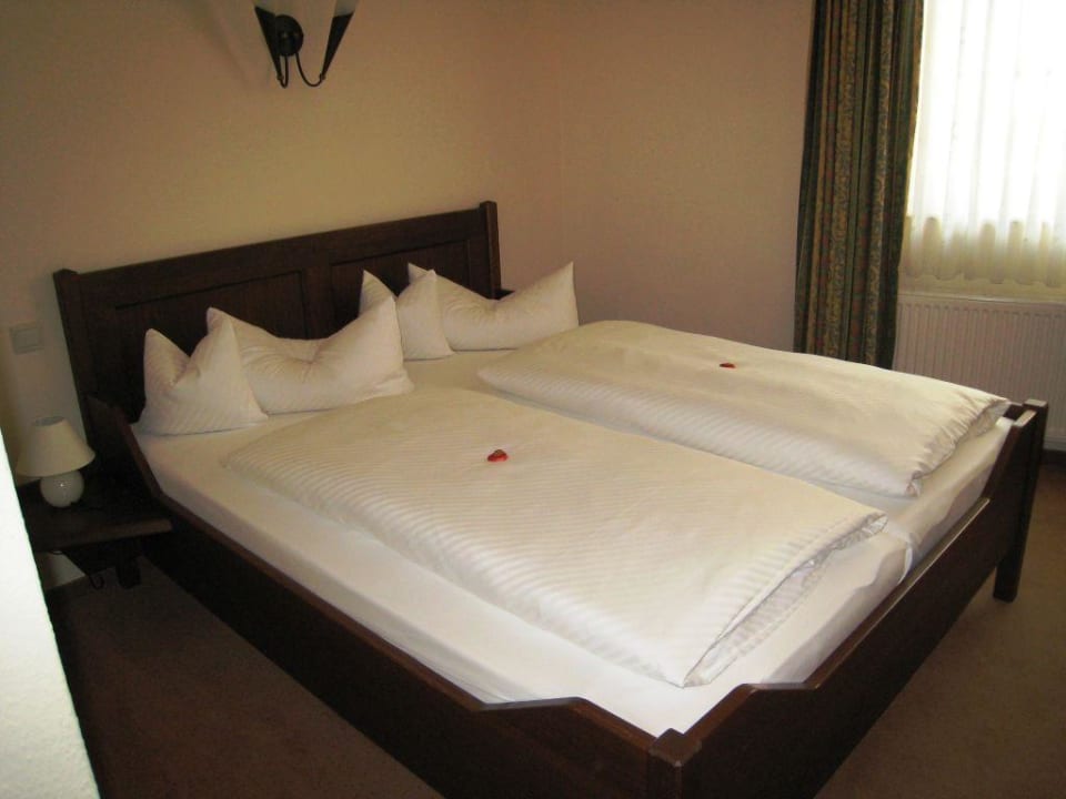 Doppelbett im Doppelzimmer Hotel Klosterhof