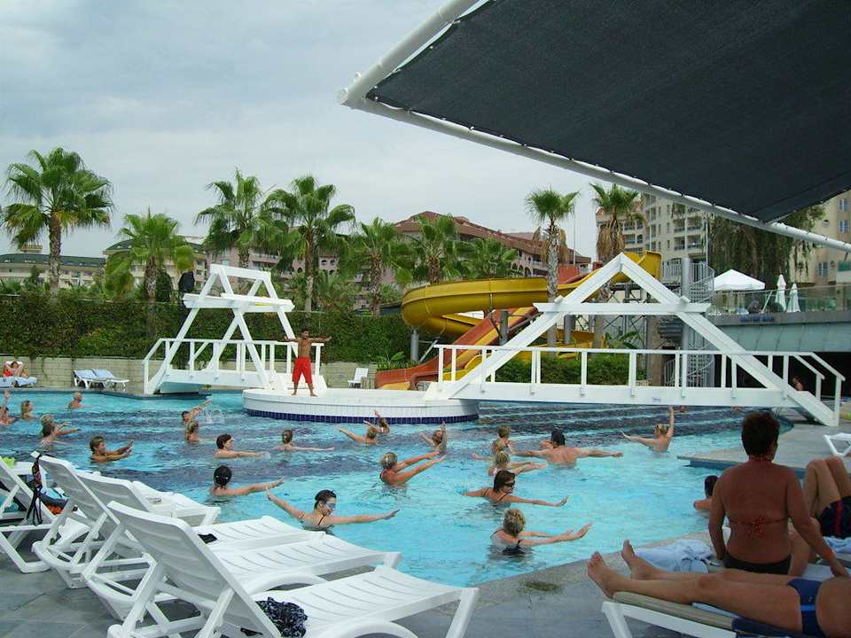 Wassergymnastik im großen Pool Sealife Buket Resort & Beach