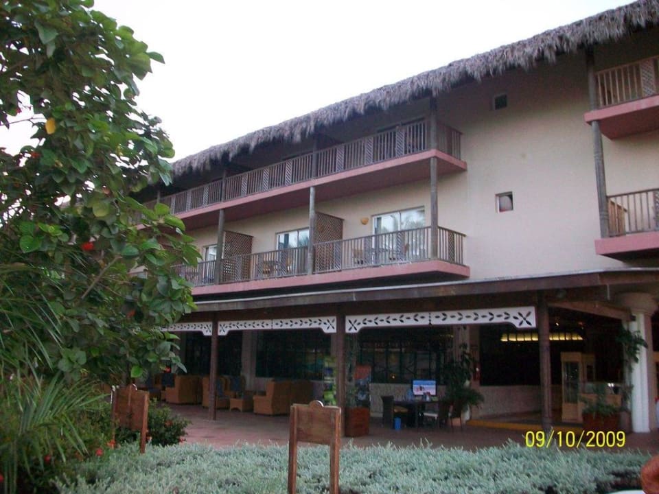 Zimmer mit Balkon des Hauptgebäudes Grand Sirenis Punta Cana Resort & Aquagames