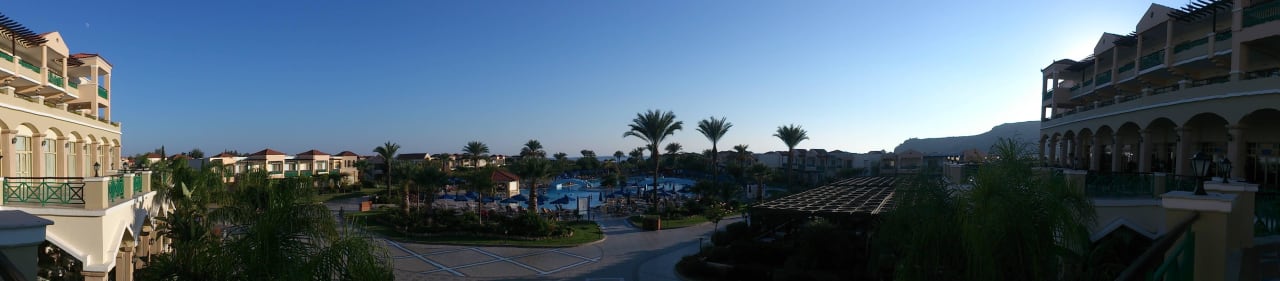 Blick auf die Gartenanlage Lindos Princess Beach Resort & Spa