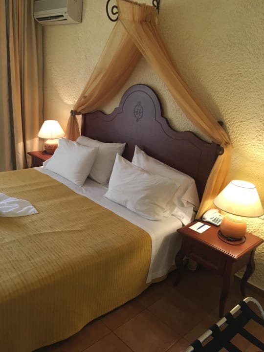 Zimmer Alexander Beach Hotel & Village Resort