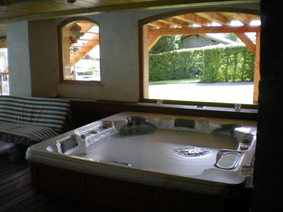 Jacuzzi  Le Morillon Hotels-Chalets de Tradition