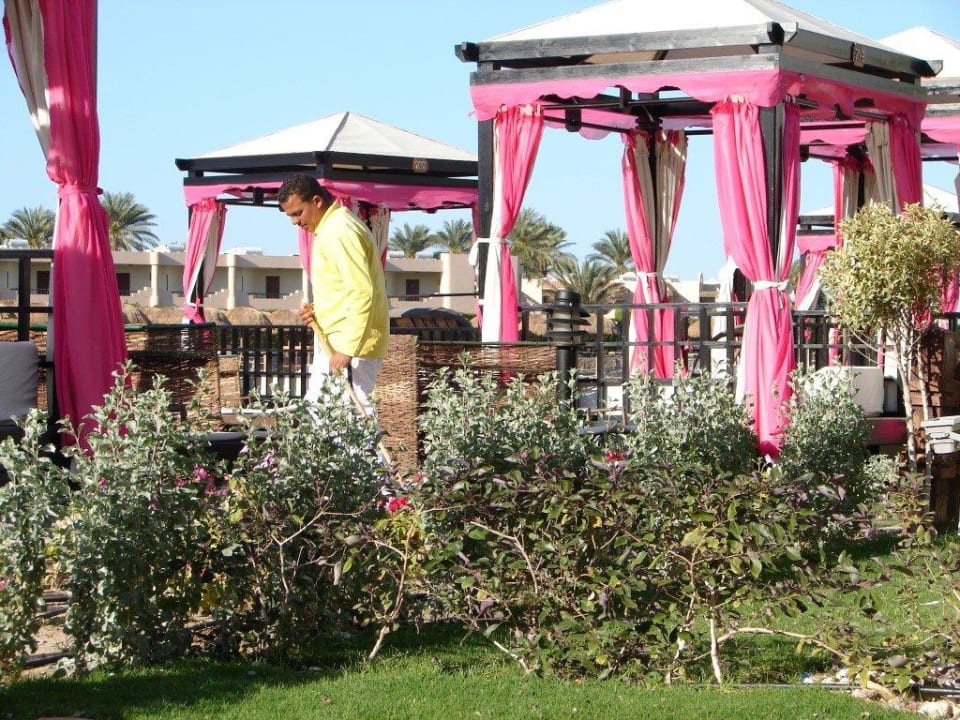 Mostafa bei der Arbeit SUNRISE Crystal Bay Resort