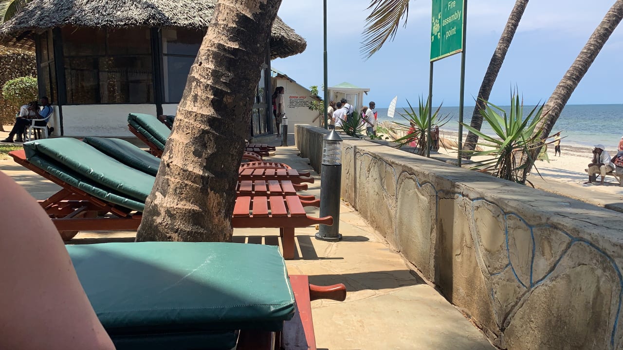 Strand Travellers Beach Hotel & Club