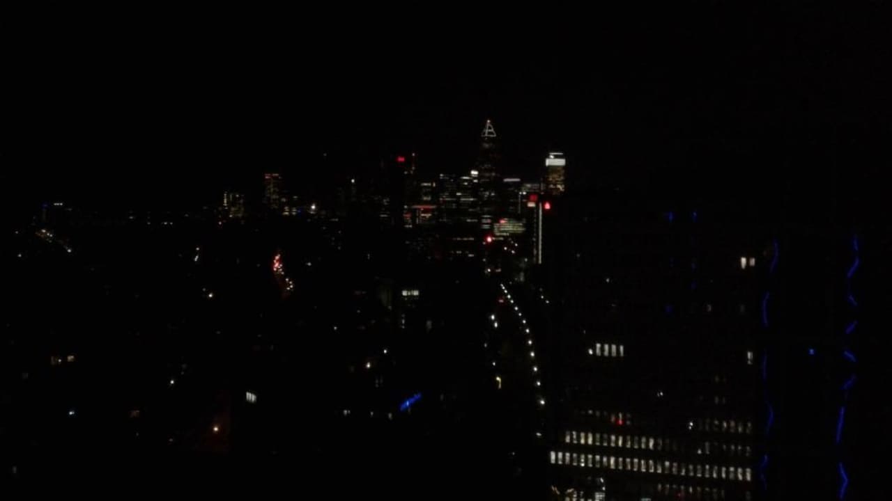 Skyline von Frankfurt nachts ... Radisson Blu Hotel Frankfurt