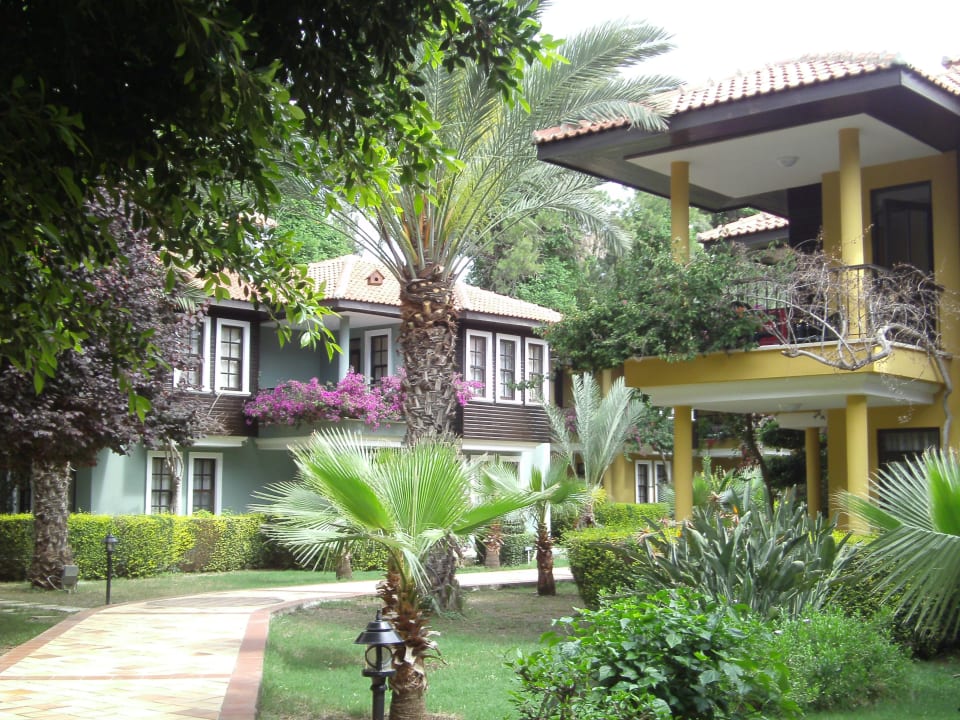 Weg zwischen den Bungalows Club Dizalya