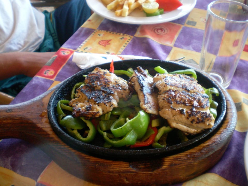 Mahlzeit im Fischresturant Menaville Safaga