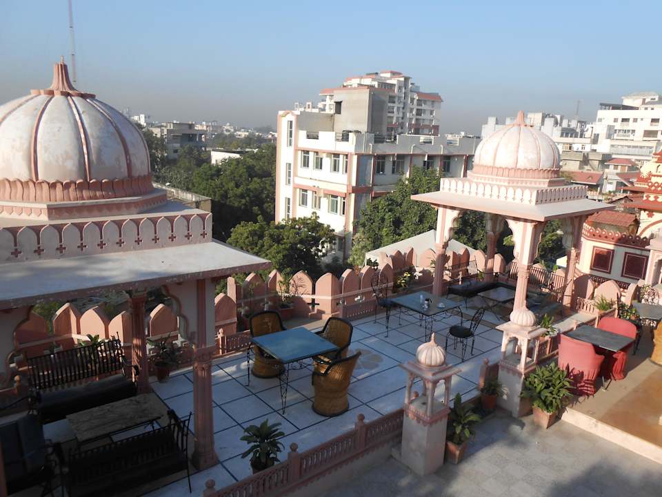 Blick auf das Dachterrassenrestaurant Hotel Sajjan Niwas