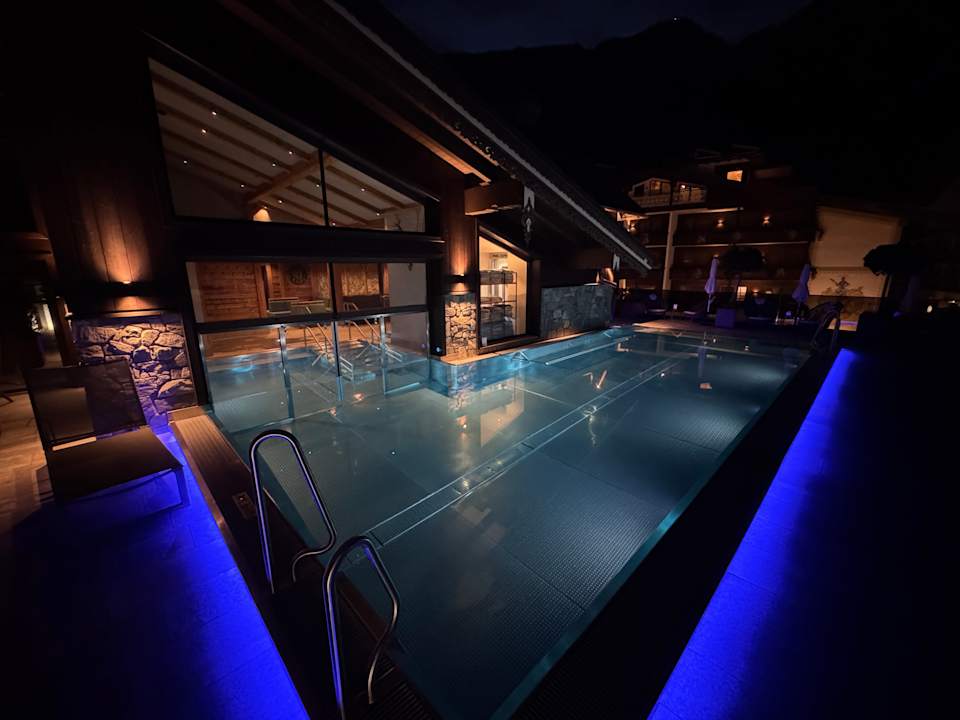 Pool Hotel Neue Post