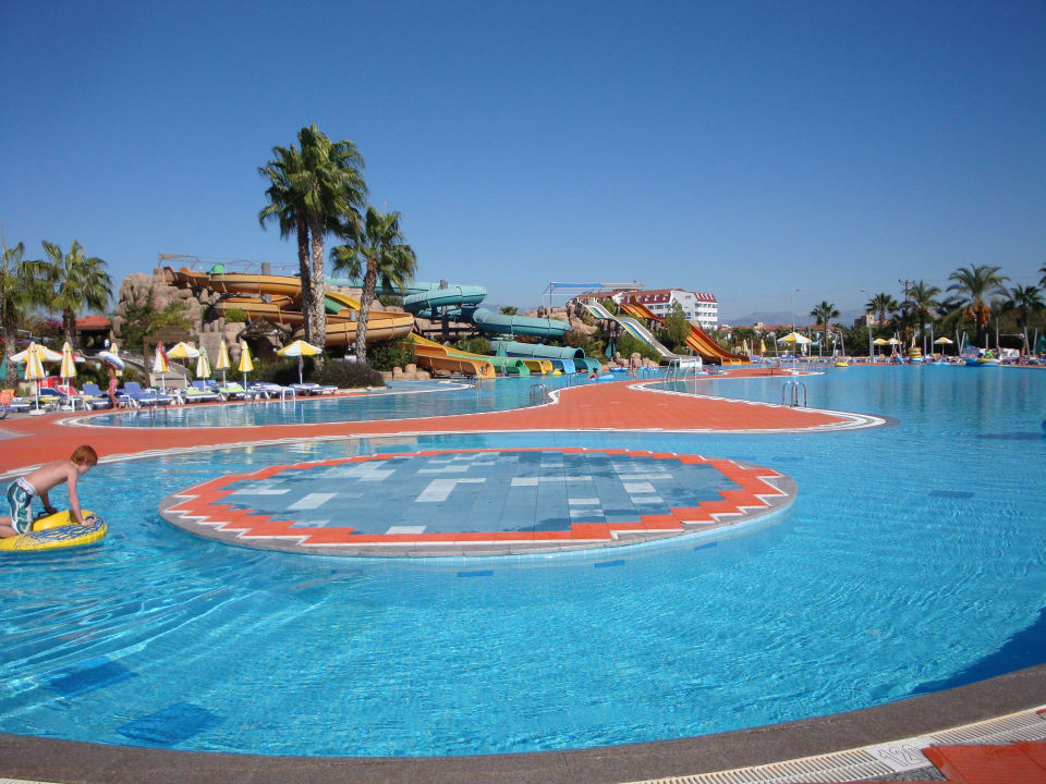 Aquapark mit 11 Rutschen! VONRESORT Golden Beach
