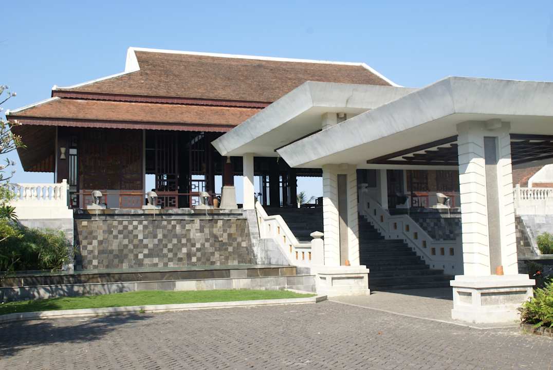 Eingang Ana Mandara Hue Beach Resort & Spa