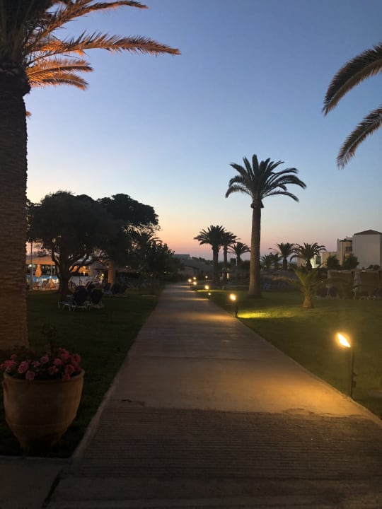 Gartenanlage Anissa Beach & Village