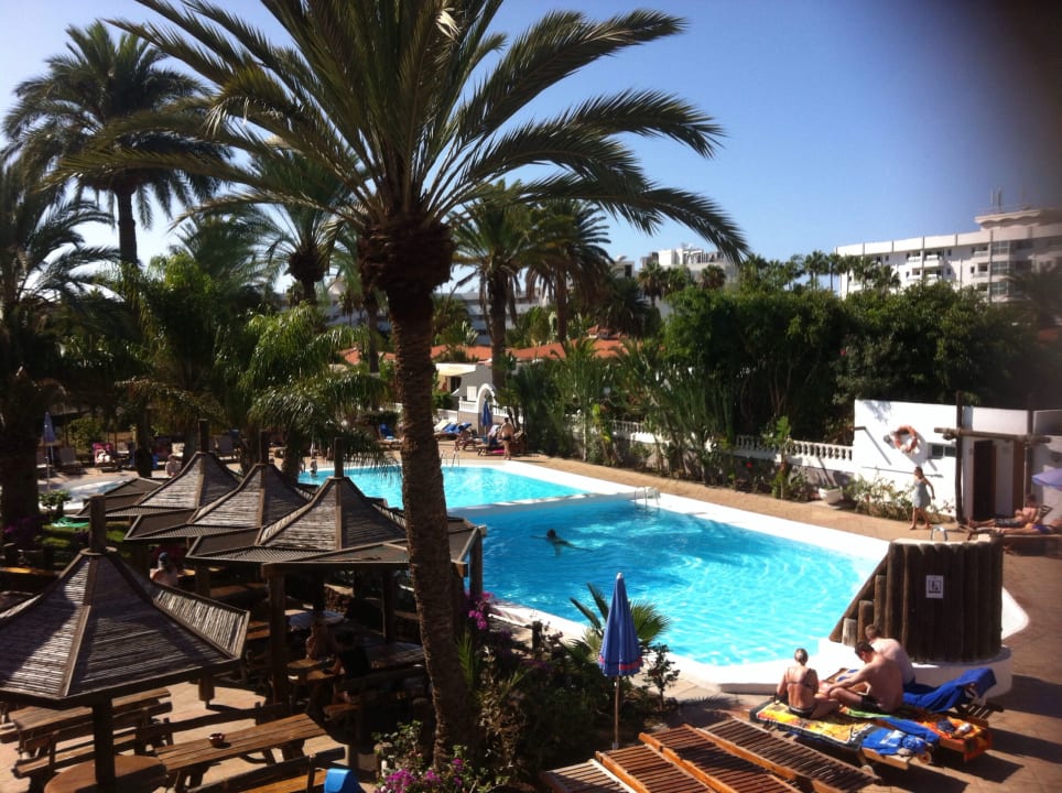 Pool HL Miraflor Suites Hotel