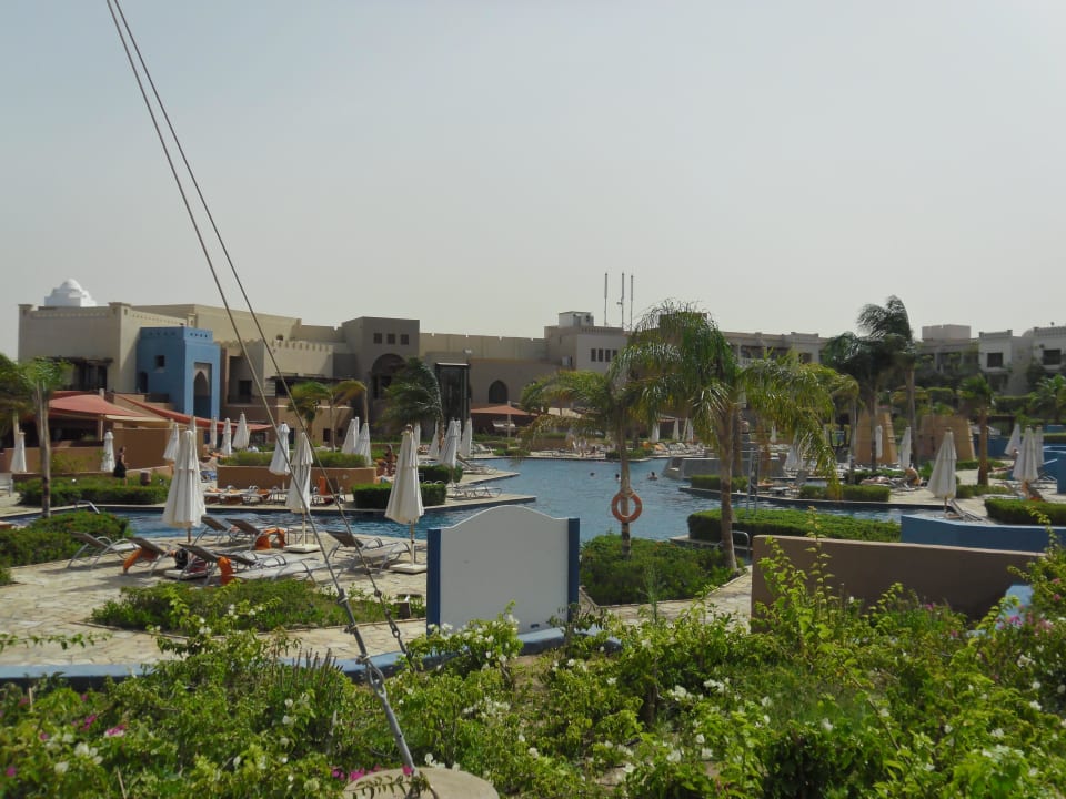 Ein Teil der Poolanlage Pickalbatros Sands Hotel - Port Ghalib
