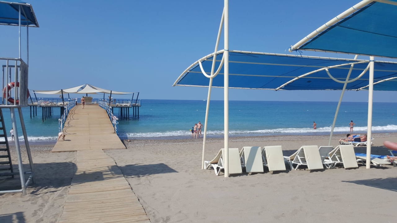 Strand (Kies) - trotzdem traumhaft... Seaden Sea World Resort & Spa