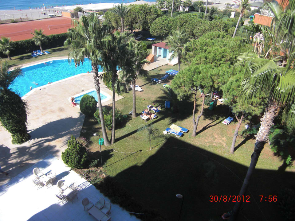 Kleiner Pool aus dem Zimmer Club Turtas Beach Hotel