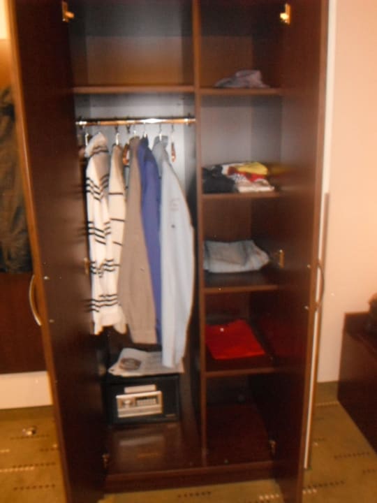 Schrank mit Tresor Best Western Hotel am Spittelmarkt