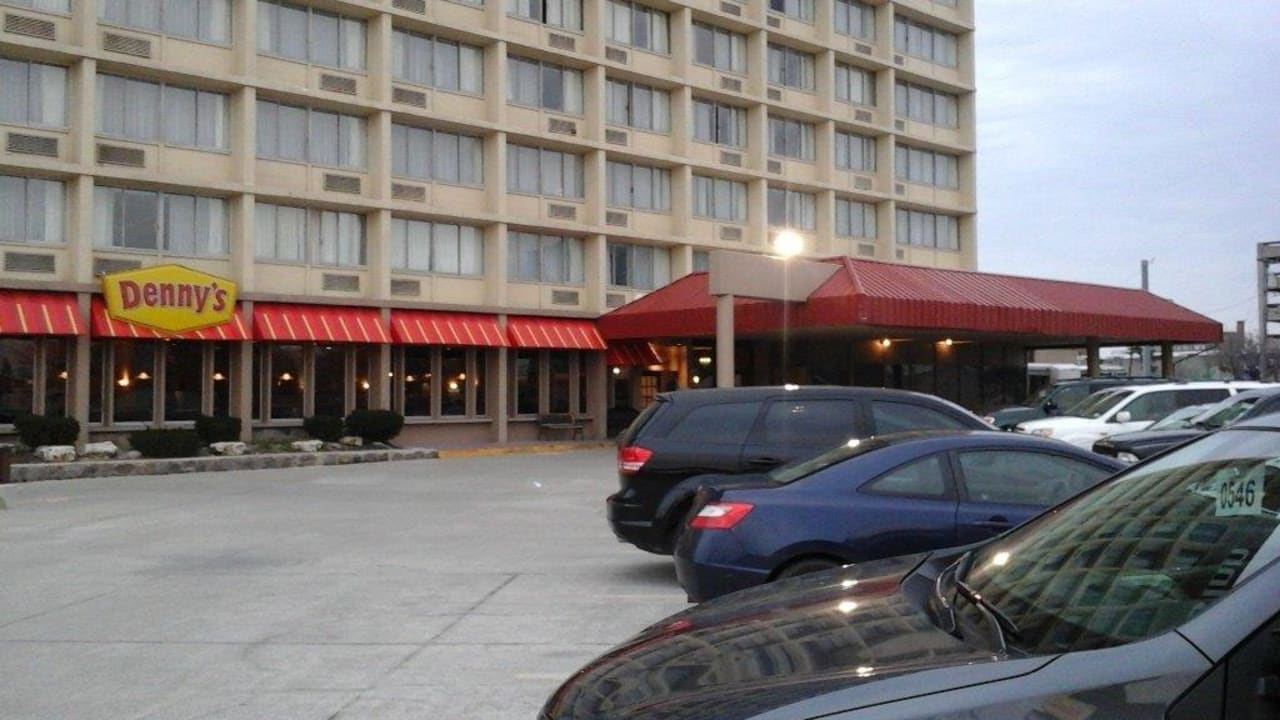 Außenansicht Parkplatz Dennys Wyndham Garden at Niagara Falls