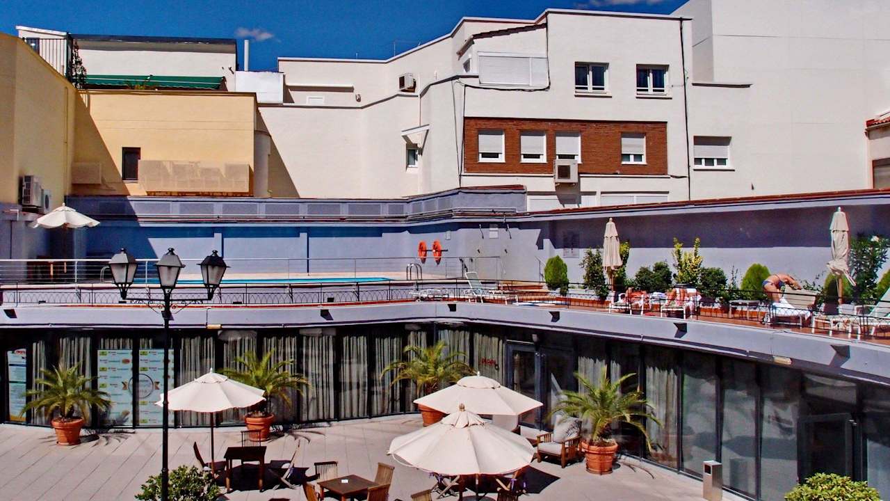 Pool auf Dachterrasse NH Collection Madrid Colón