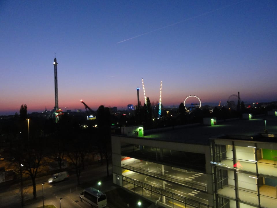 Wiener Prater bei Nacht Spark by Hilton Vienna Messe Prater