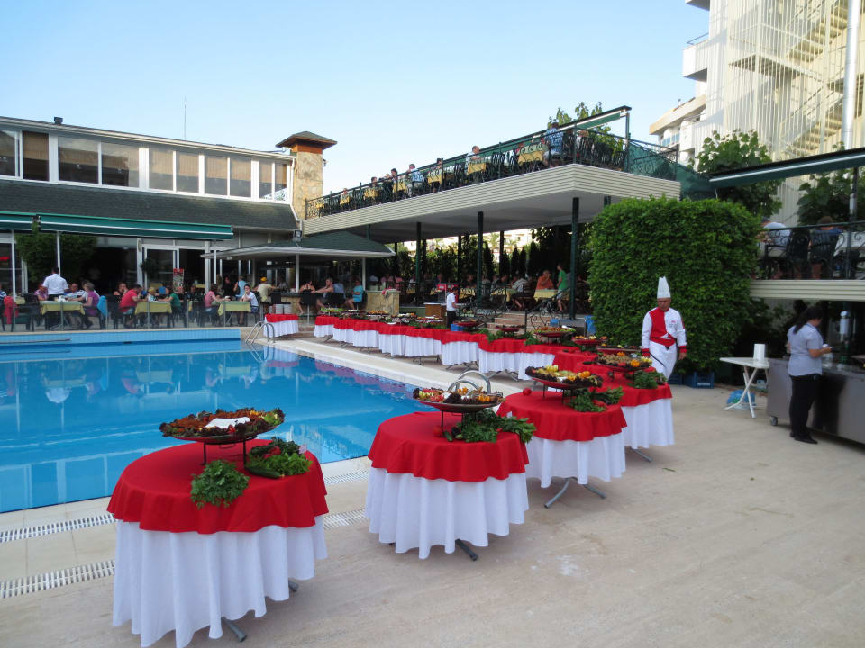 Galabuffet am Pool Hotel Gardenia Beach
