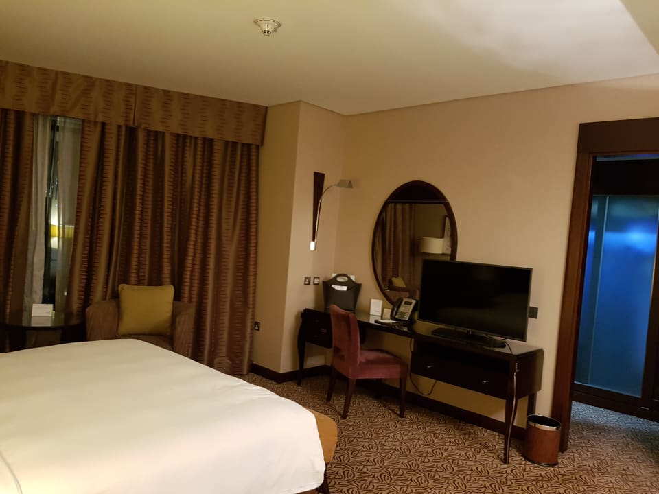 Zimmer Rose Rayhaan by Rotana