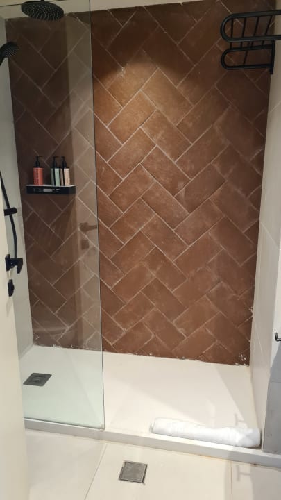 Zimmer Domes Aulūs Zante, Autograph Collection