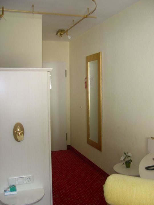 Blick zum Eingangsbereich Hotel Leopold