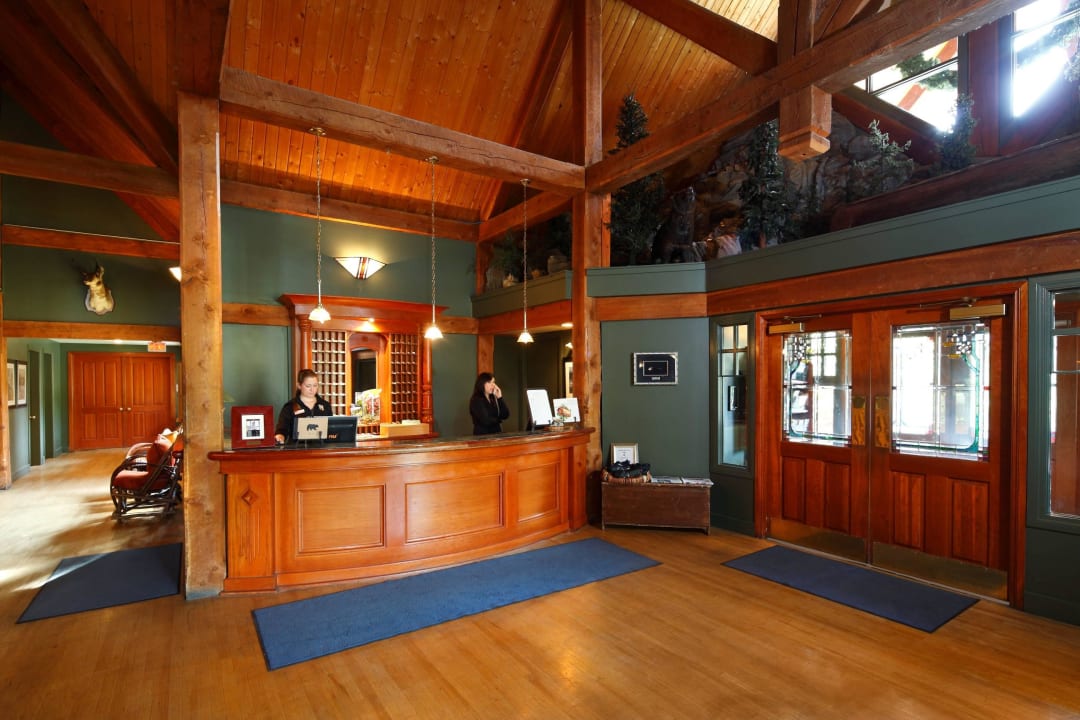 Buffalo Mountain Lodge - Front Desk - Banff, AB Hotel Buffalo Mountain Lodge
