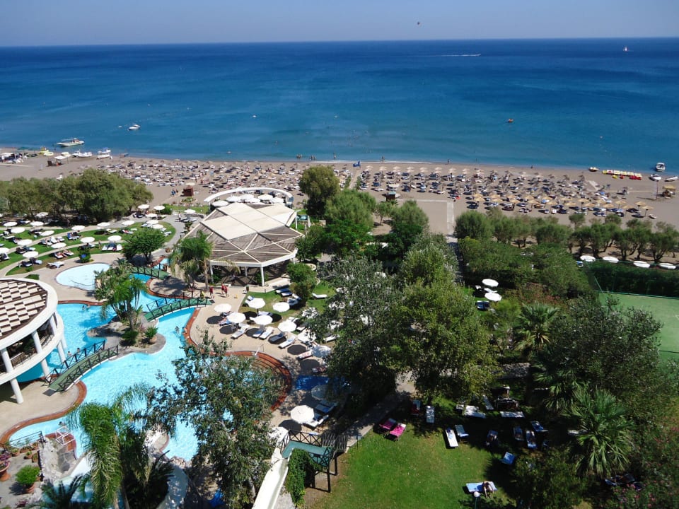 Gartenanlage und Strand Hotel Calypso Beach