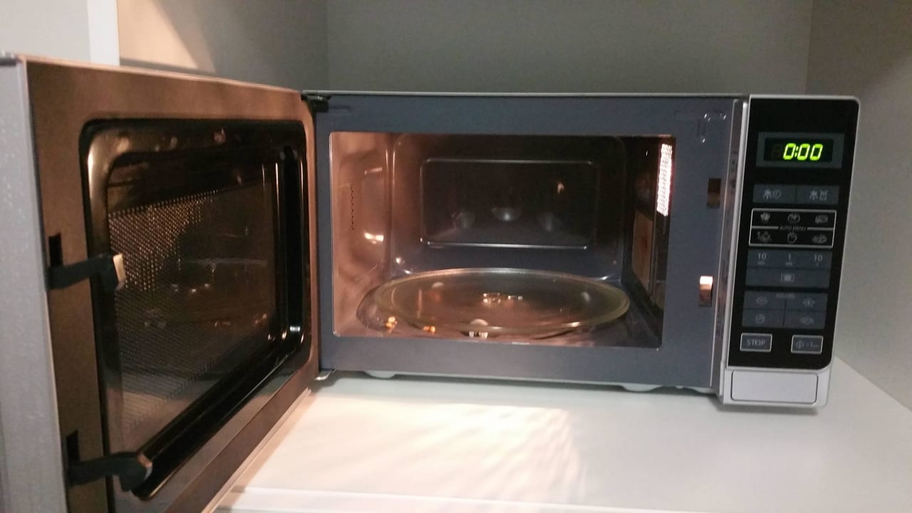 Altes Popcorn in der Mikrowelle Ralitsa Aqua Club