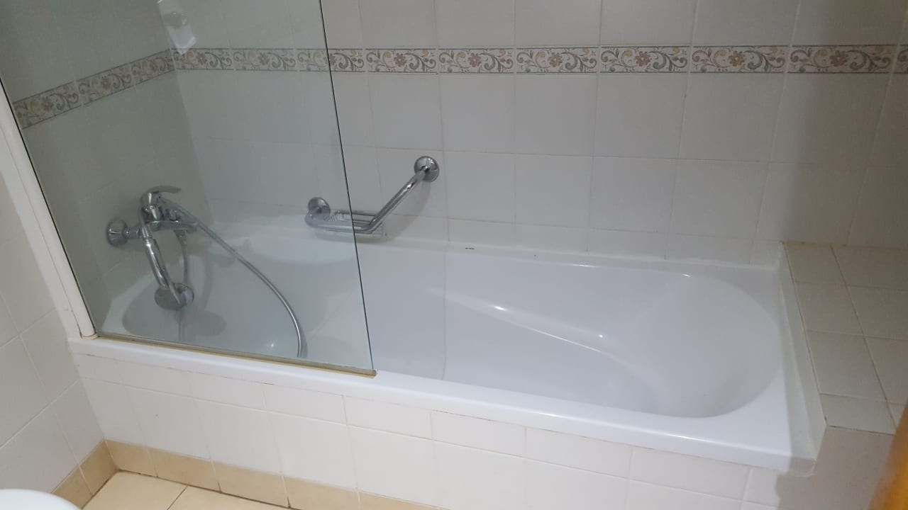 Großes Badezimmer Paradise Bay Resort Hotel