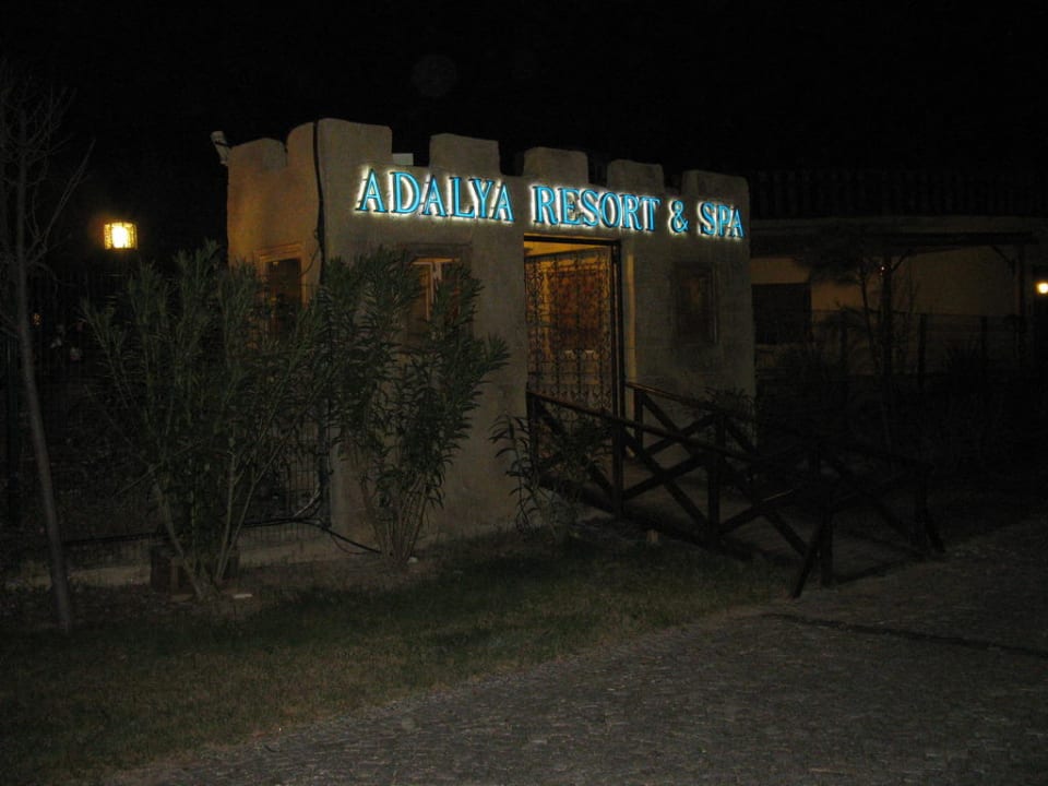 Eingang zum Hotel vom Strand Adalya Resort & Spa - Adults Only