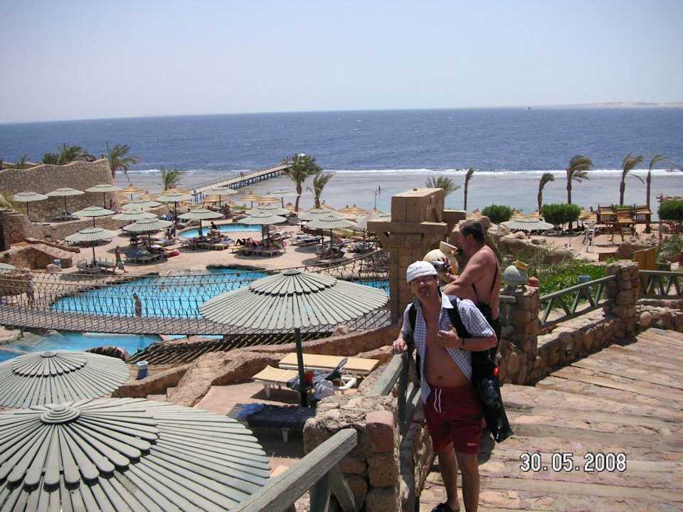 Hängebrücke und Strandanlage Hotel Hauza Beach Resort