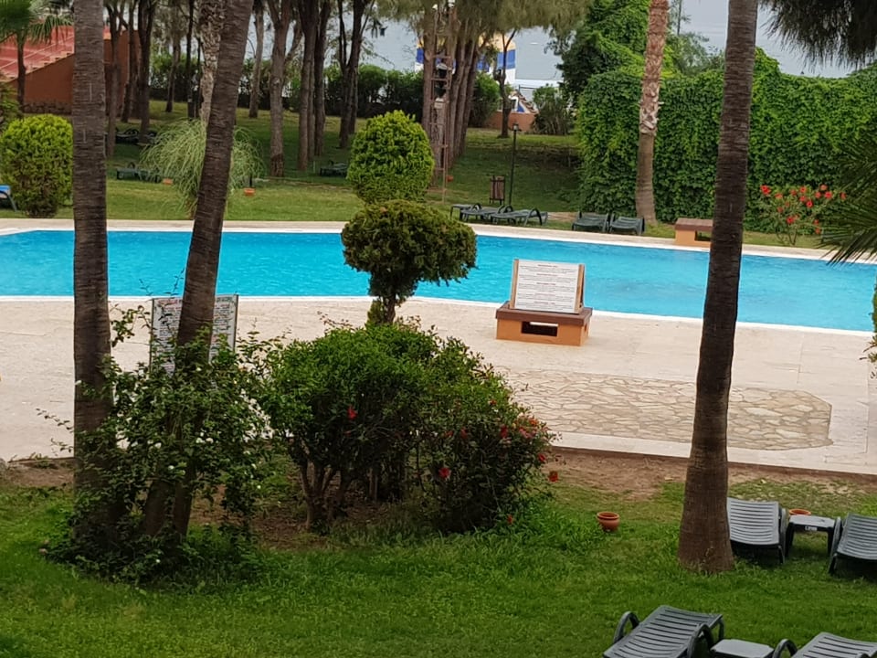 Pool Club Turtas Beach Hotel