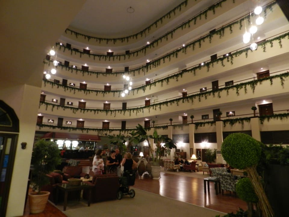 Foyer Hotel Royal Garden Beach