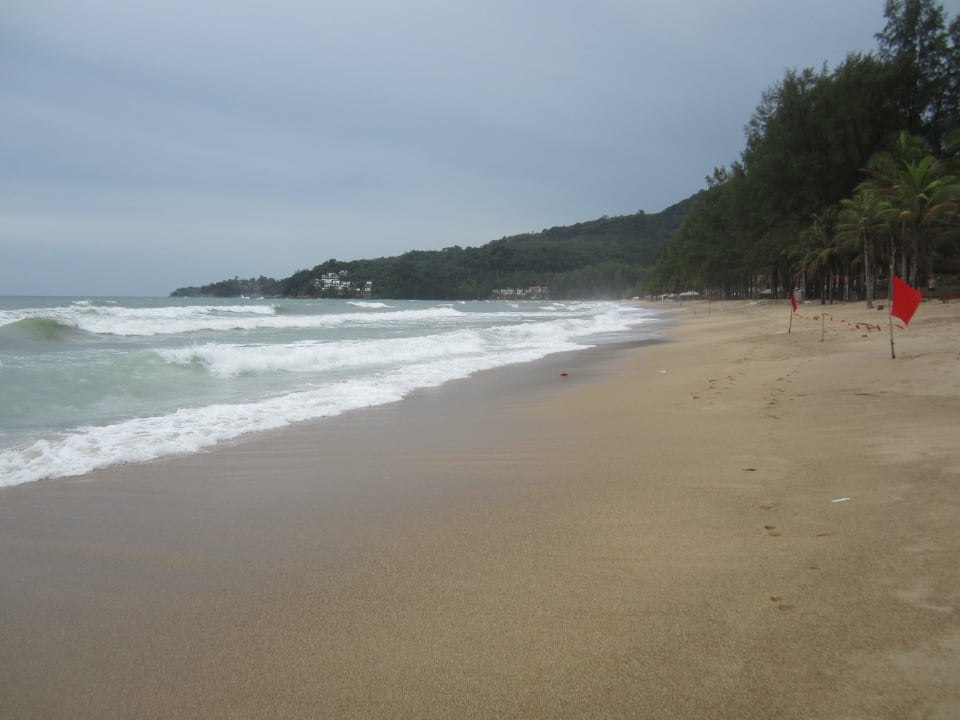 Strand bei Flut Sunprime Kamala Beach