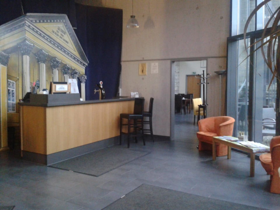 Geräumiger Eingangsbereich Stadt-gut-Hotel Fronveste - Das Alte Knasthaus