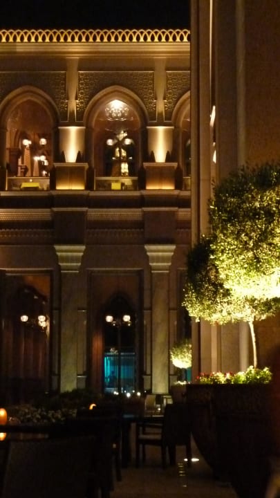 Am Abend außen beim Italiener  Emirates Palace Mandarin Oriental