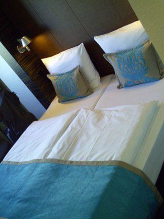 Bett Motel One Hamburg-Alster