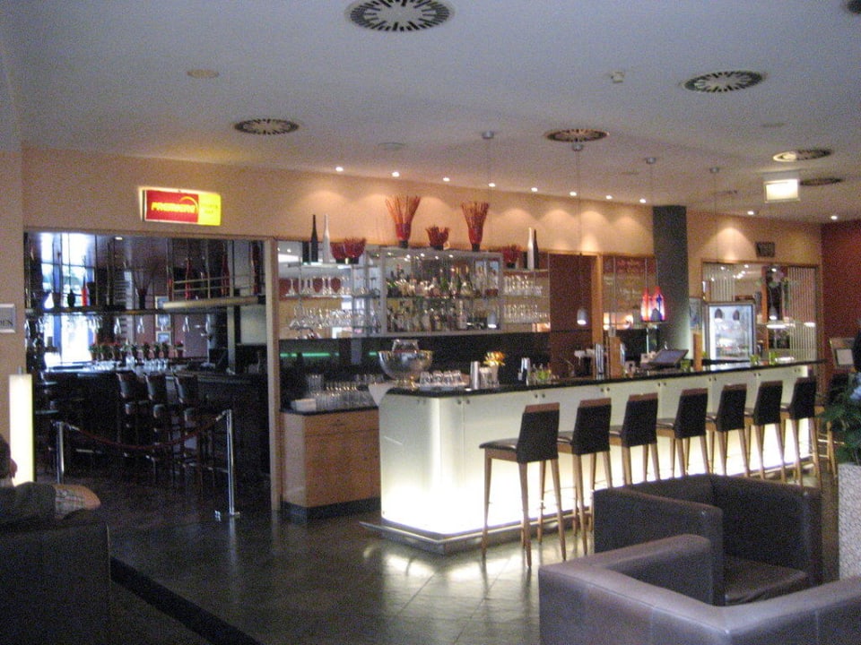 Blick auf die Bar Dorint Hotel Dresden