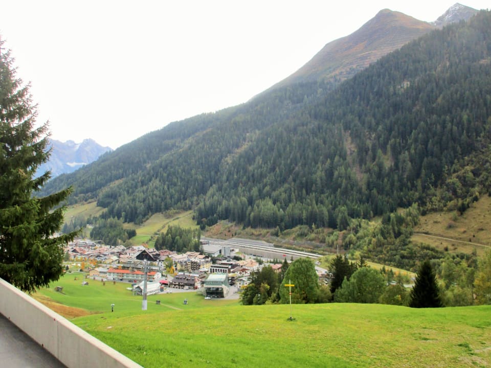 Blick auf St. Anton vom Zimmer aus Hotel Schweiger