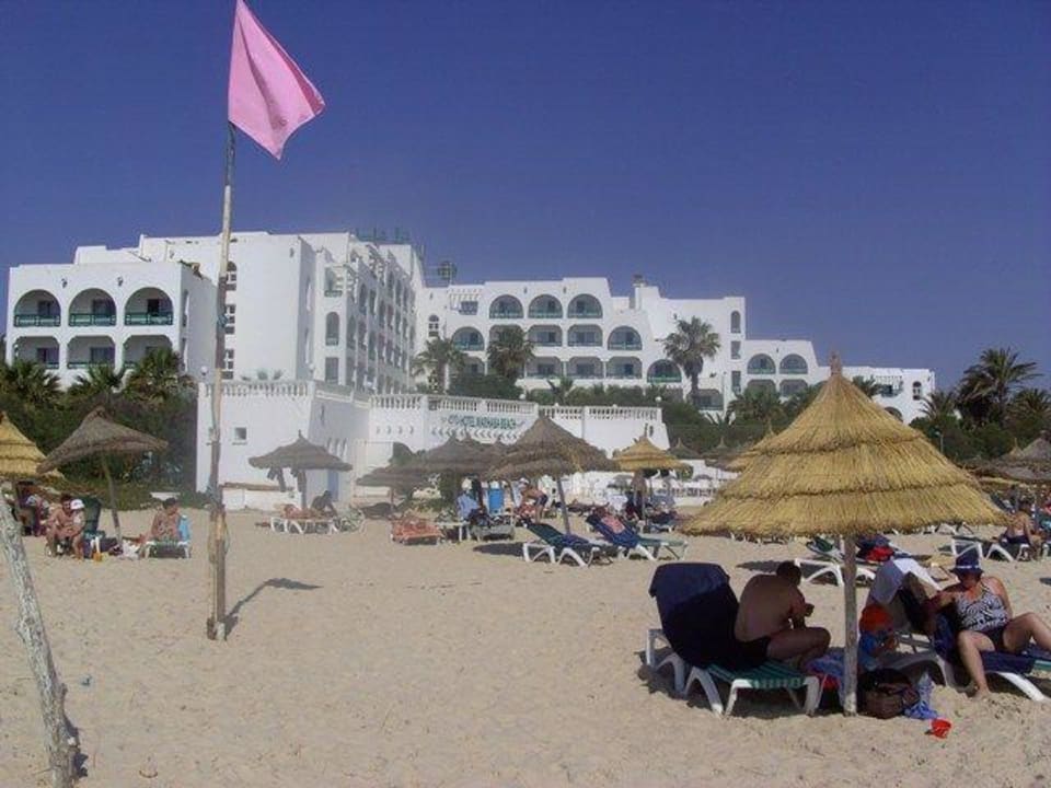 Das Hotel vom Strand aus gesehen Hotel Marhaba Beach