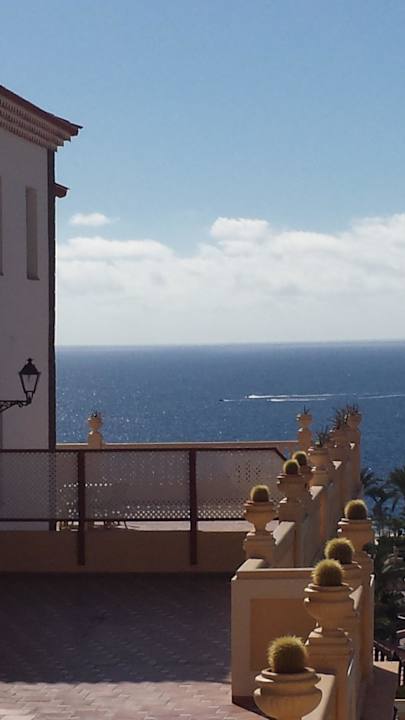 Vom Eingang zum Meer Bahia Principe Sunlight Costa Adeje