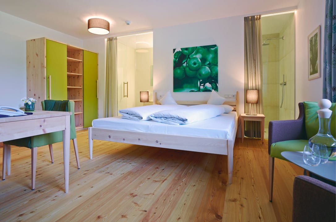 Großzügiges Doppelzimmer Zirbe Hotel Zur Schanz